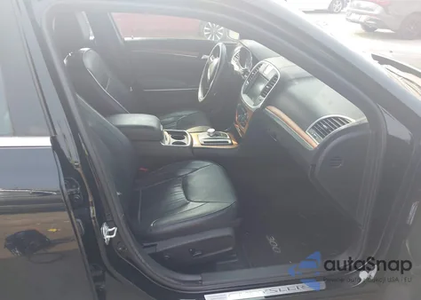 2016 Chrysler 300C Platinum Awd z USA, uszkodzony, nr VIN 2C3CCASG9GH208523